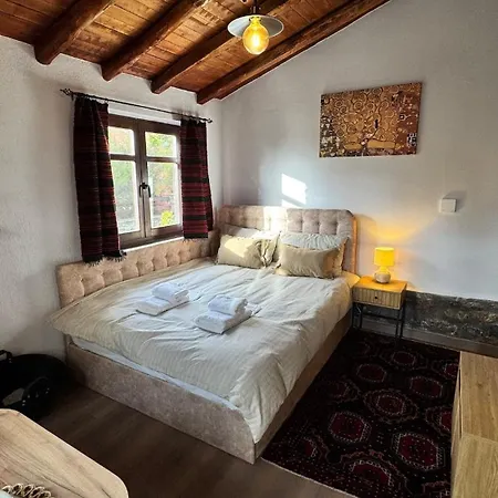 Nest Case de vacanță Agios Athanasios (Pella)